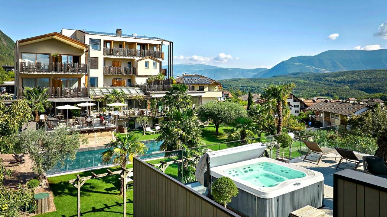 Das Panorama Designhotel Caldaro Exteriör bild