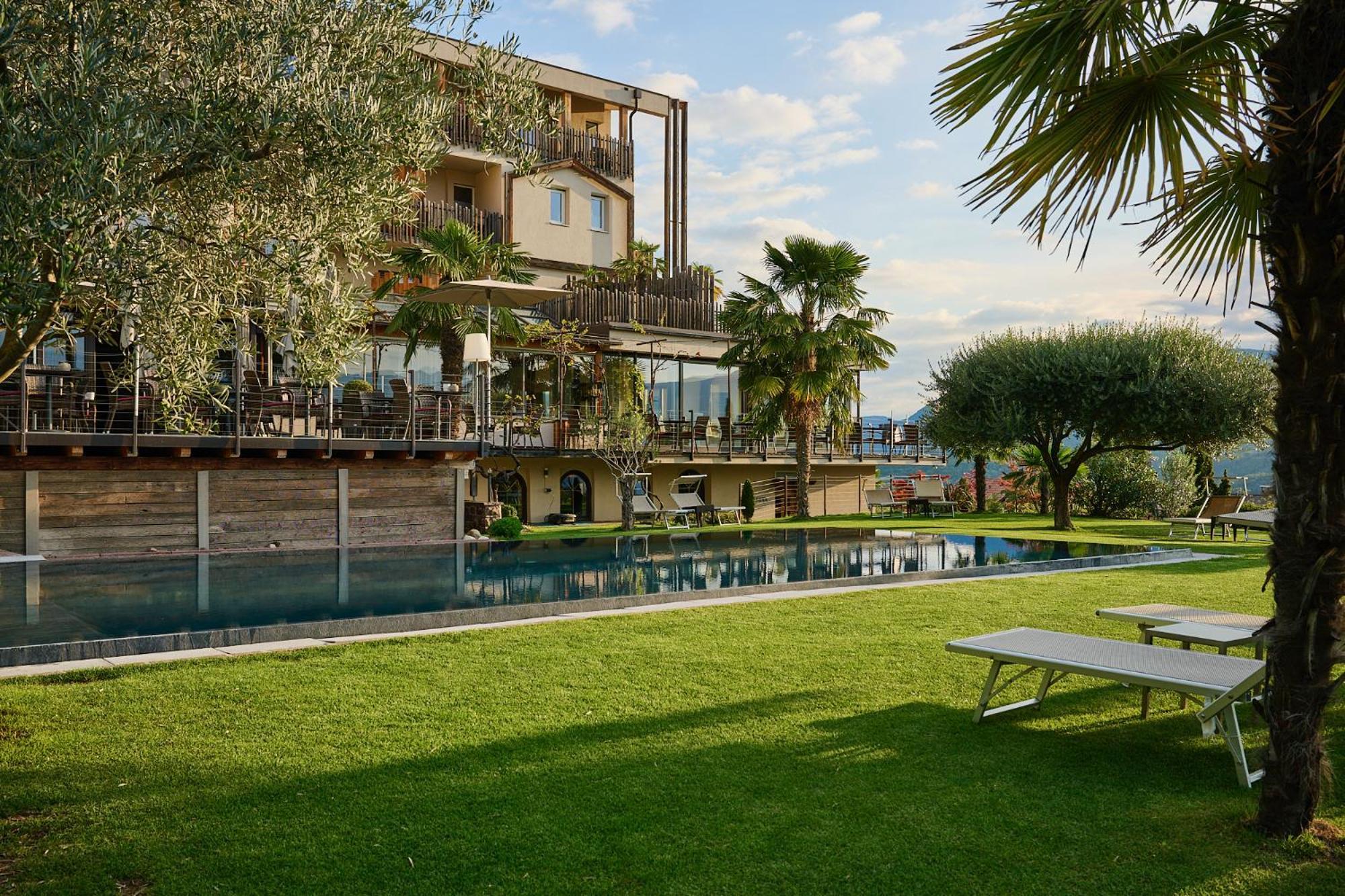 Das Panorama Designhotel Caldaro Exteriör bild